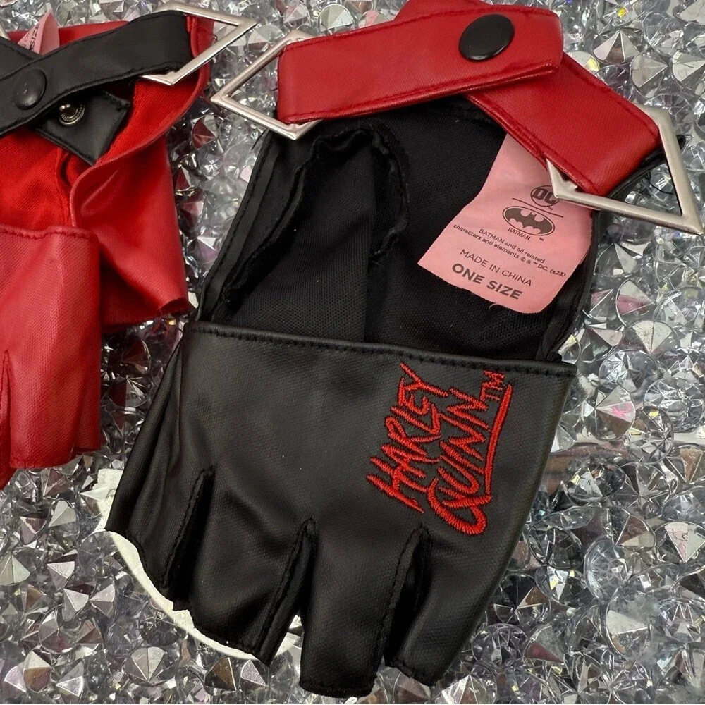 DC Harley Quinn Fingerless Gloves in Red and Black gloves